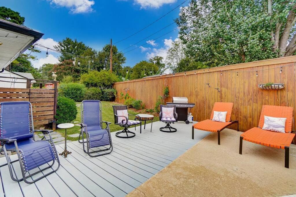 Poolside Bungalow With Fire Pit Fun And King Suite 夏洛特 外观 照片